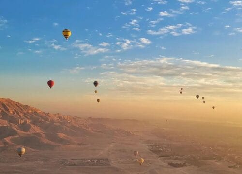 Heißluftballon über Luxor Sonnenaufgang