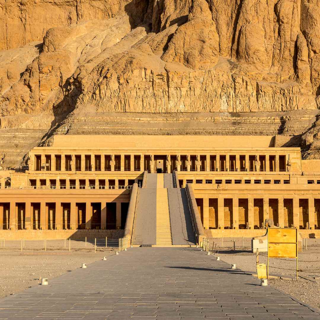 Luxor day tours, Luxor private tours, Luxor temple tours, karnak temple tours, Valley of the kings tours, Hatshepsut temple tours